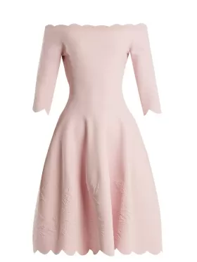 Rochie cu mâneci căzute